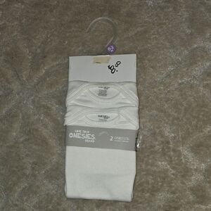 (J27) Brand New 2 Piece Onies 0-3 Mths
